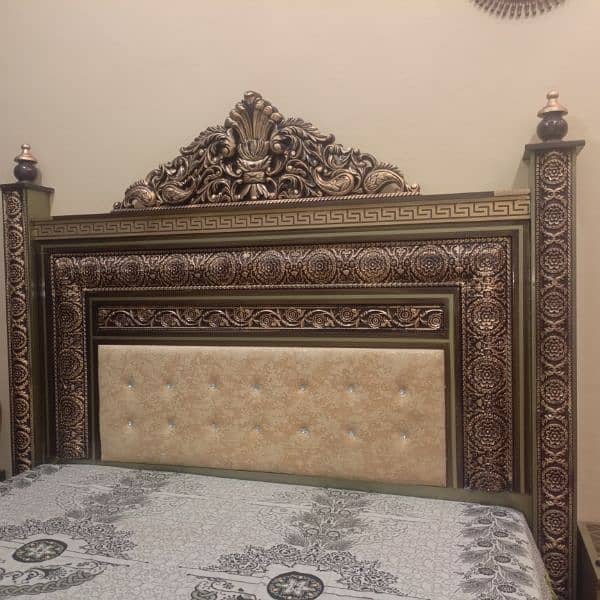 king size double bed 0