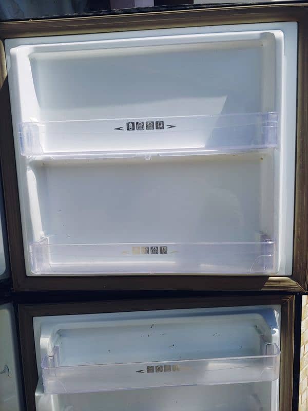 dawlance medium size fridge 5