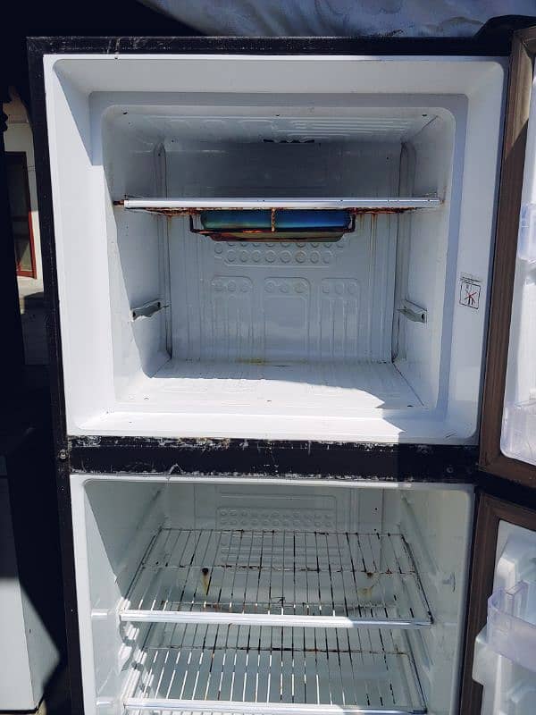 dawlance medium size fridge 6