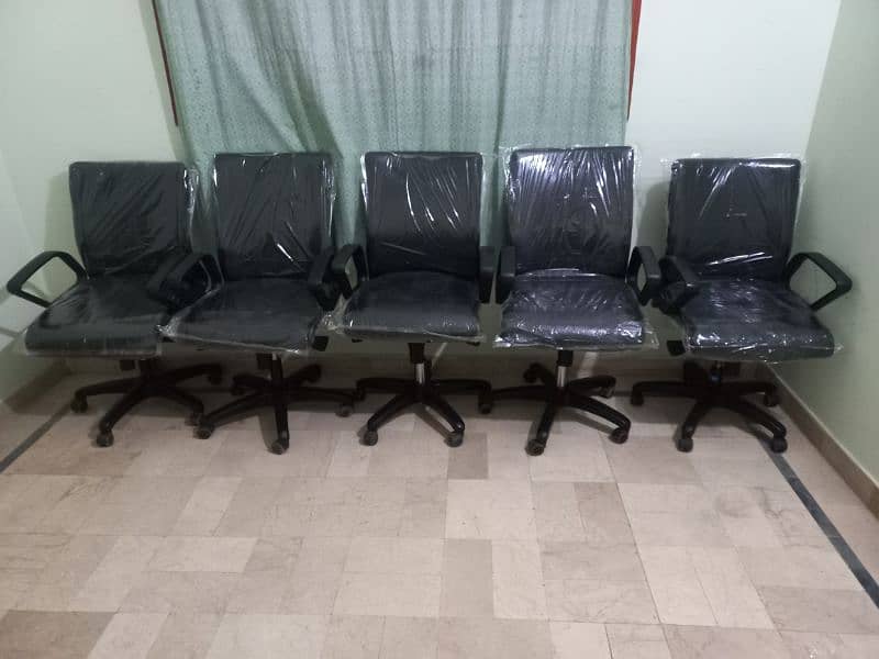 Office chairs Available AD Pora Red karain 7