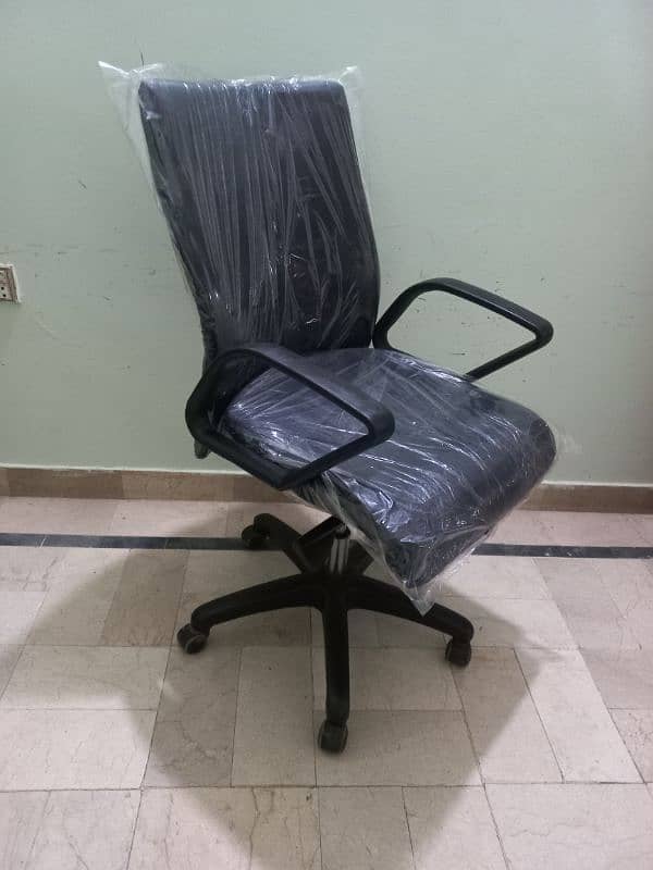 Office chairs Available AD Pora Red karain 9