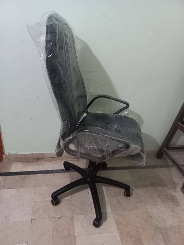 Office chairs Available AD Pora Red karain 13