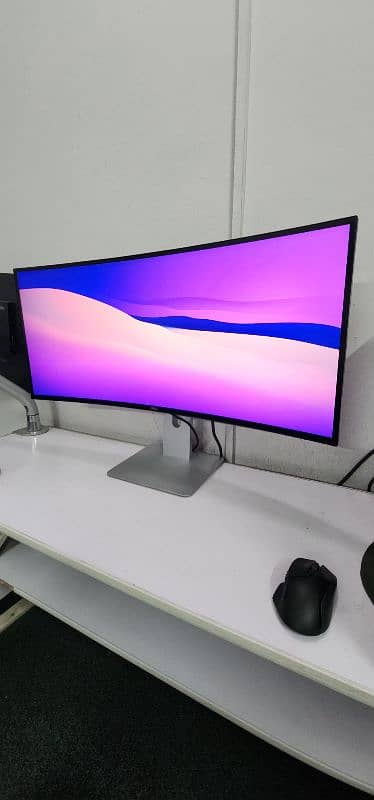 Dell 34inch IPS Ultrawide Curved USB-C 10bit color Monitor 0