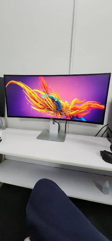 Dell 34inch IPS Ultrawide Curved USB-C 10bit color Monitor 2