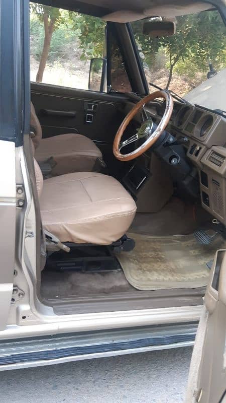 Mitsubishi Pajero Exceed, 1990, Auto Transmission, Karachi Invoice. 10