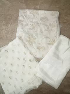 new unstitched 4 pc lining ka kapra b hai Kam Dani work hai urgent