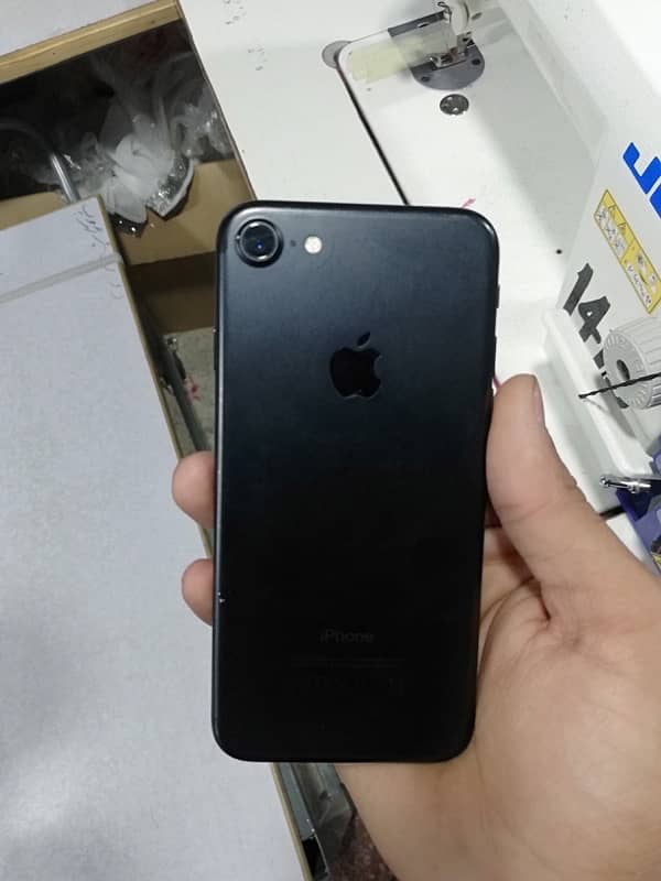 iphone 7 official pta 128 Gb whatsap num 03294570104 1