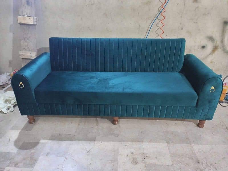 H U Sofa,s 16