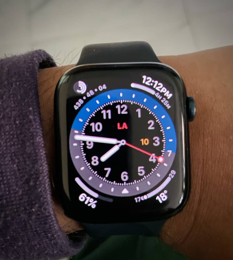 Apple Watch 8 (Black, 45 mm) 0