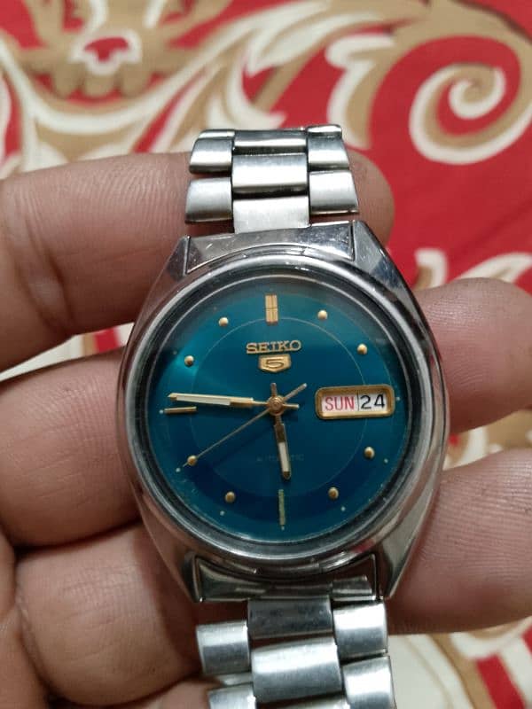 I sell my original Japan made Seiko 5 watches both r in same price 1