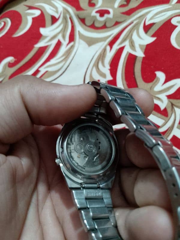 I sell my original Japan made Seiko 5 watches both r in same price 5