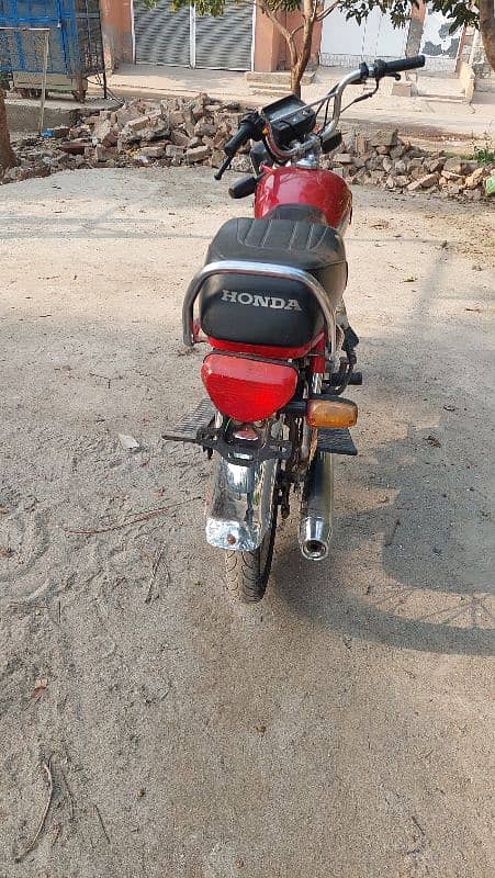 Honda cd70 tanki tapy sath mil jaye gy orignal 4