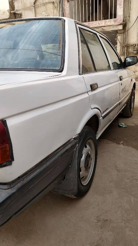 Nissan Sunny 1989 3