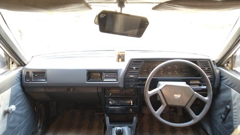 Nissan Sunny 1989 7