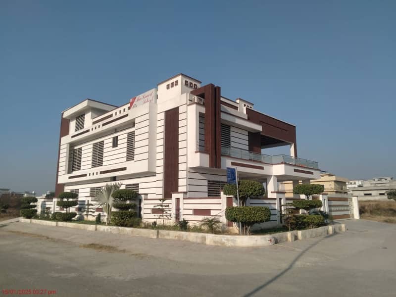 1 Kanal Double Unit House Available. For Sale in Gulshan e Sehat E-18 Islamabad 1