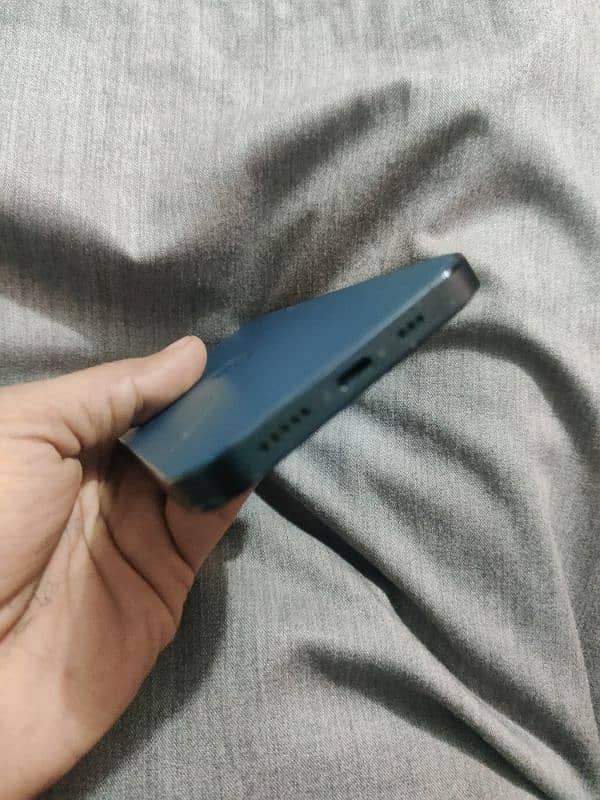 128GB blue colour 3