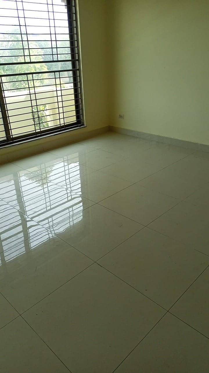 For rent house 10.66 marla 4 bedrooms totally tile floors main boulevard sector e askari x lhr 1