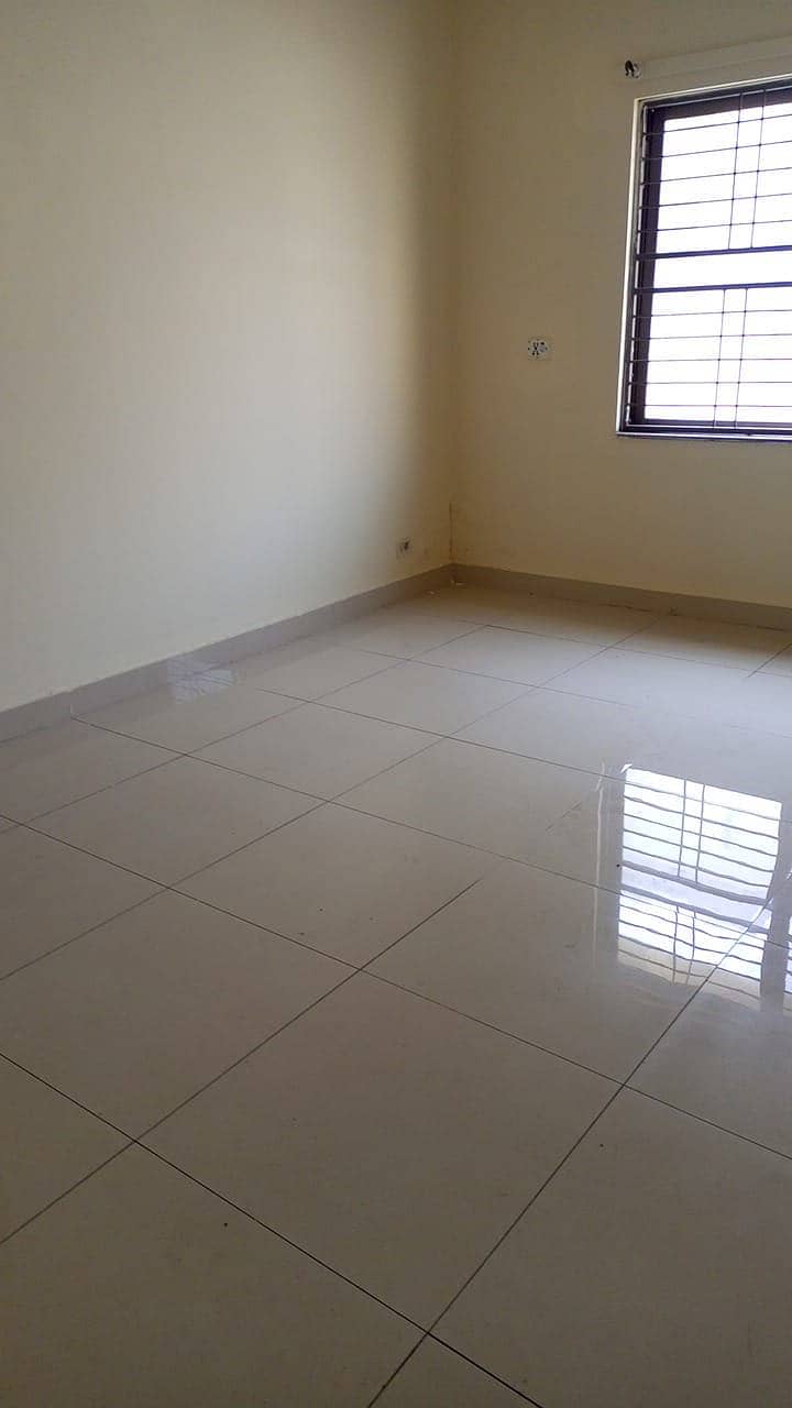 For rent house 10.66 marla 4 bedrooms totally tile floors main boulevard sector e askari x lhr 11