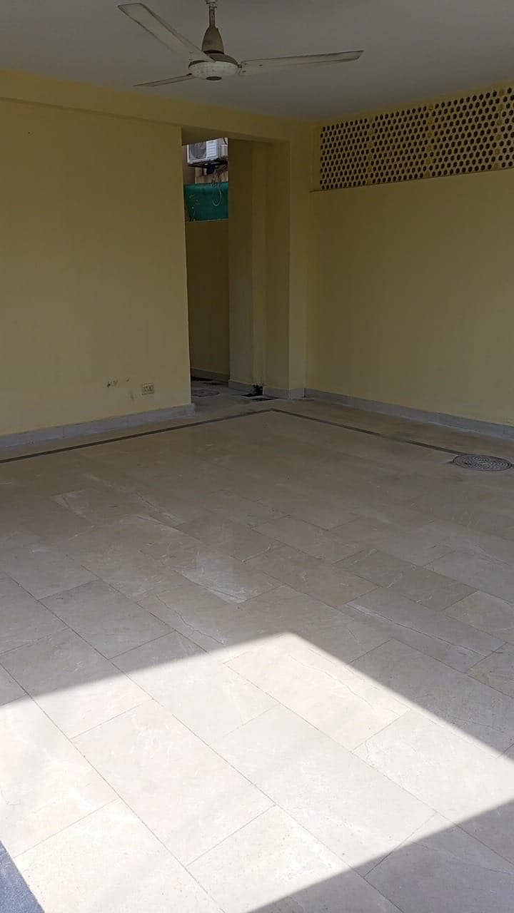 For rent house 10.66 marla 4 bedrooms totally tile floors main boulevard sector e askari x lhr 12