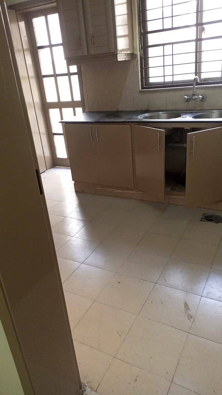 For rent house 10.66 marla 4 bedrooms totally tile floors main boulevard sector e askari x lhr 15