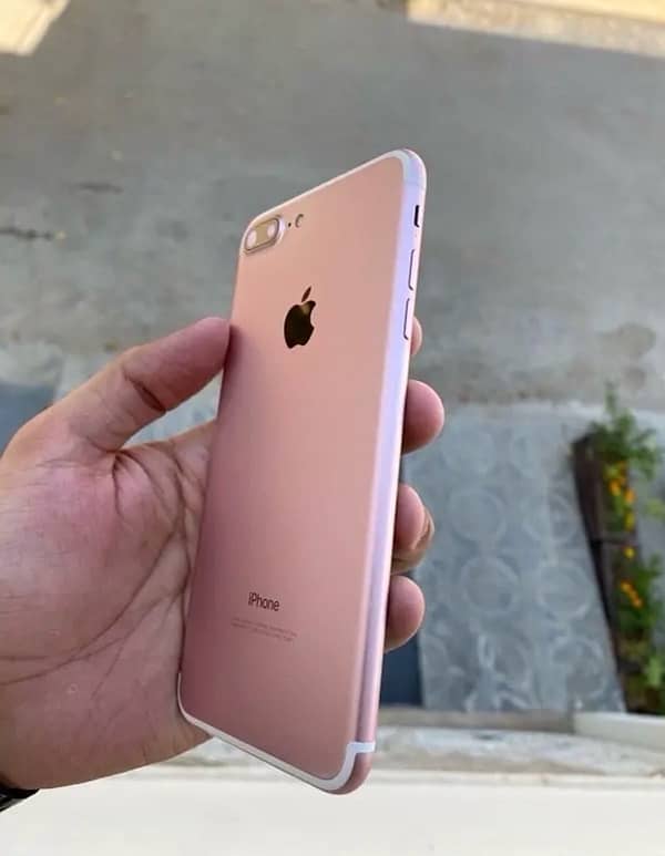 iphone 7 plus  128gb  pta proved  condtion 10/9 NO EXCHANGE 1