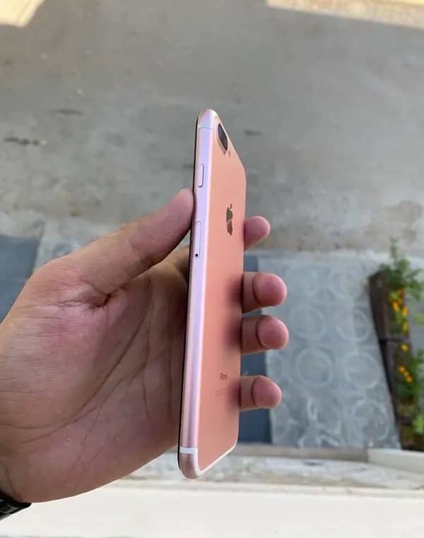 iphone 7 plus  128gb  pta proved  condtion 10/9 NO EXCHANGE 2