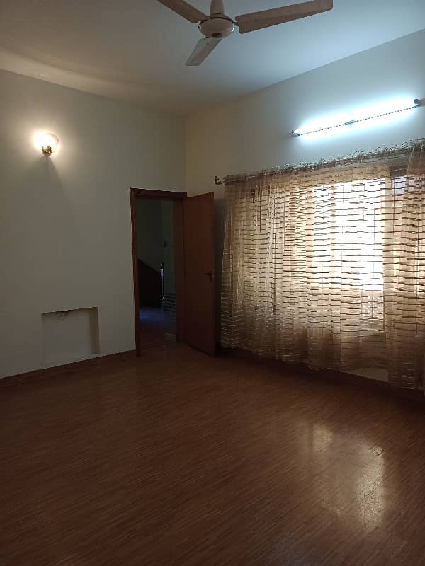 BEAUTIFUL 10 MARLA HOUSE GROUND FLOOR FOR RENT NEAR COMMERCIAL MARKET 1