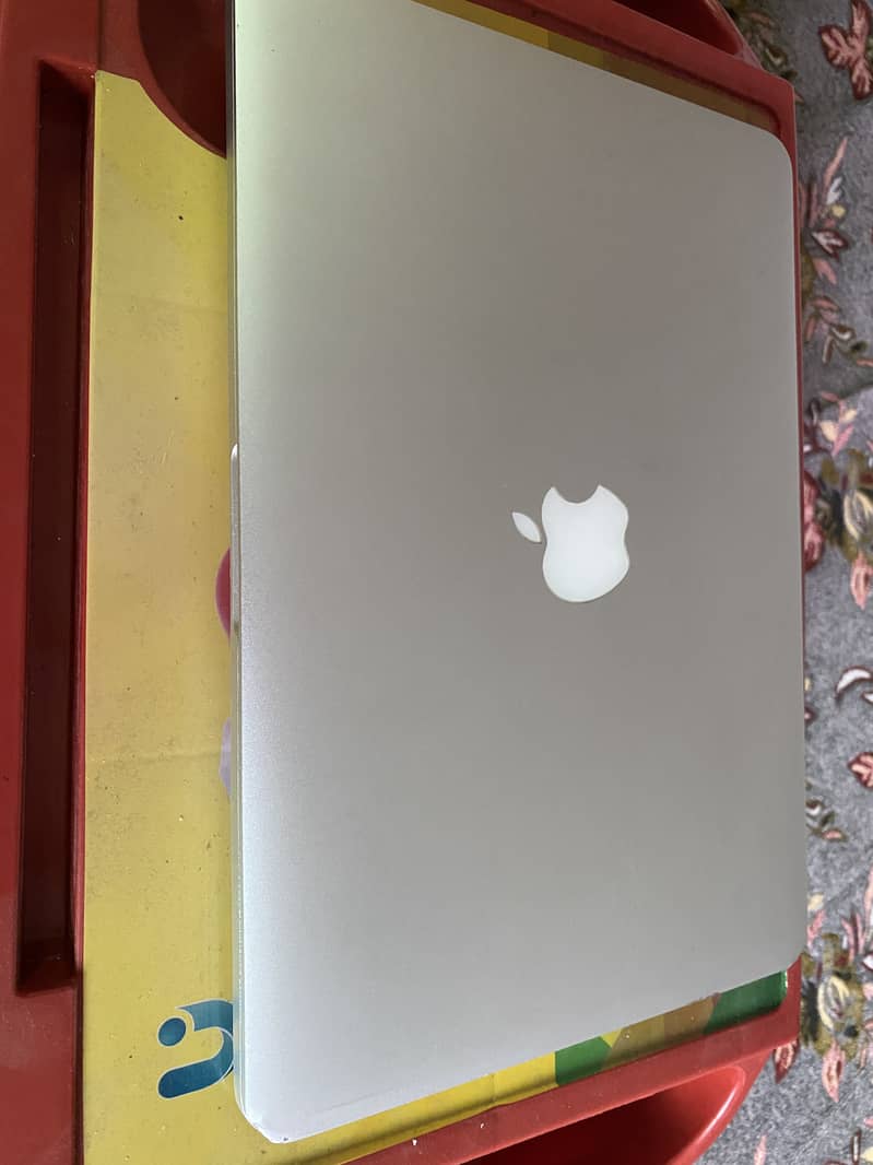 Macbook pro Mid 2014 Retine , 8GB , 256GB SSD 1.5GB Graphics 6