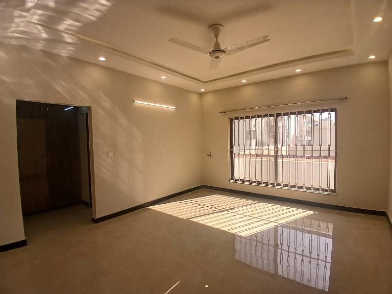 1 Kanal Brand New Corner Upper Portion DHA Phase 2 For Rent 4