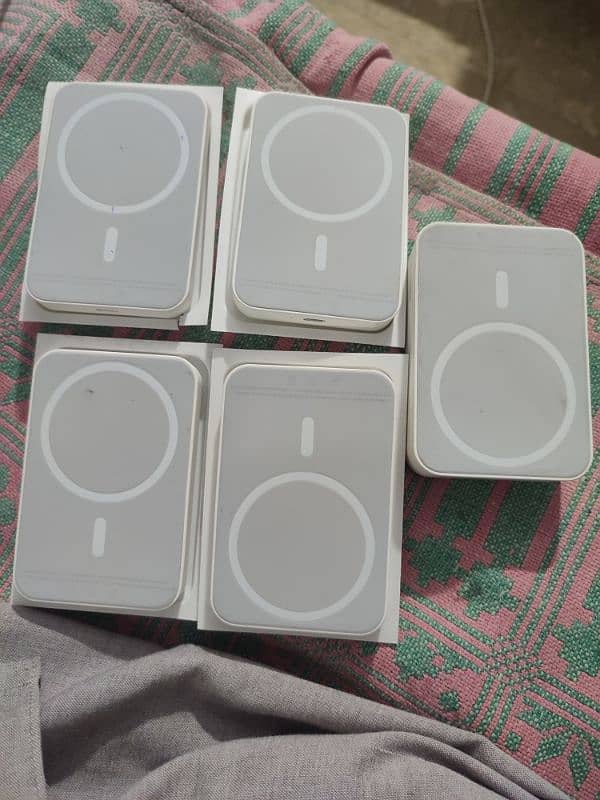 iPhone wireless charger power bank 03129572280 3