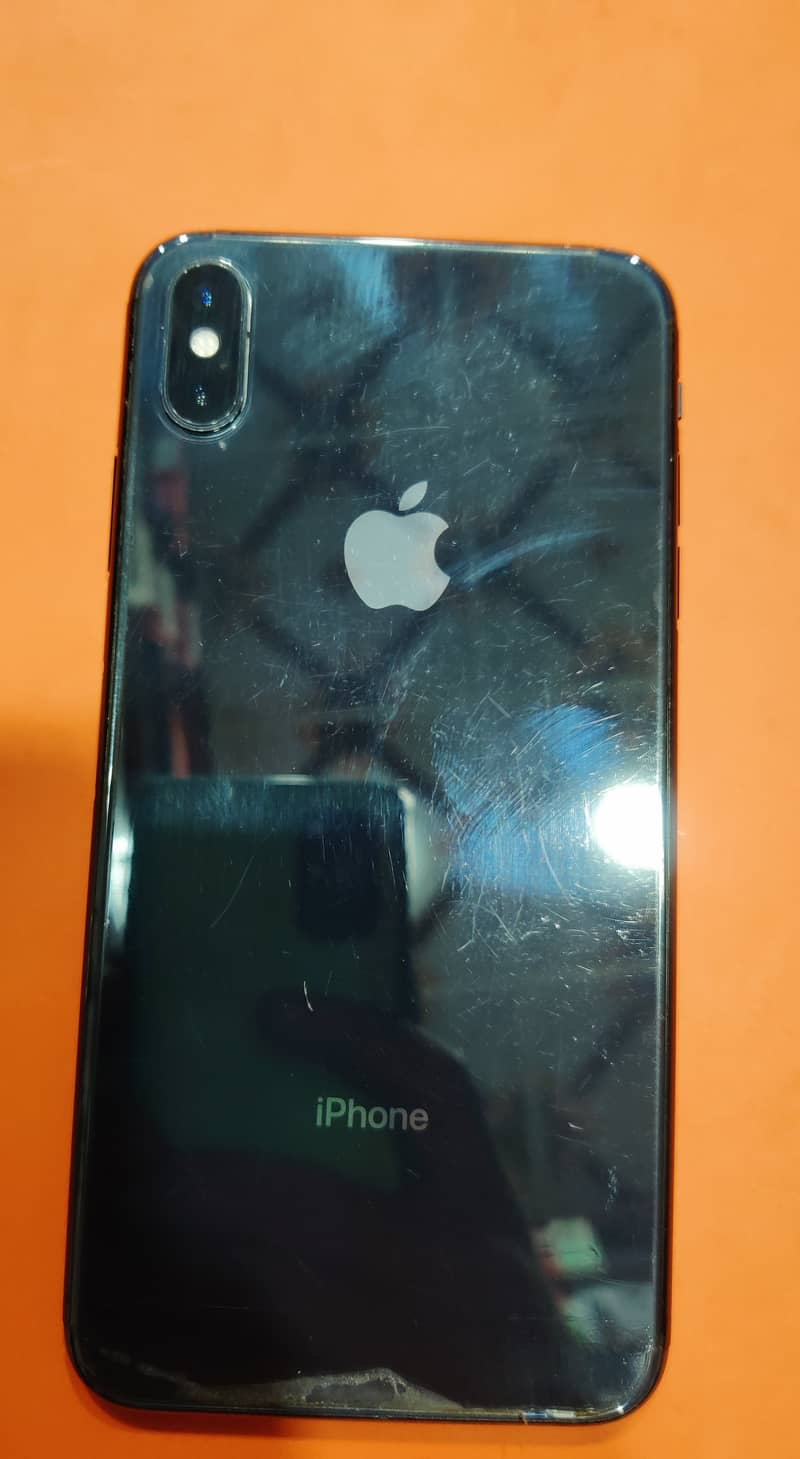 Apple iPhone XS Max 1