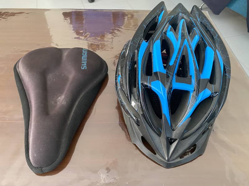 Bicycle with Helmet, Seat Cover & Backlit 4