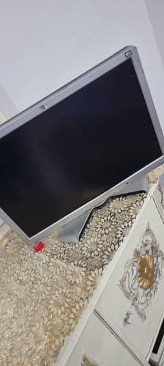 Multiple LCD tv  Hp L2045w 20inch wid