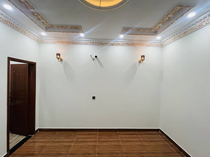 Prime Location Al Haram Garden House For Sale Sized 3 Marla 6