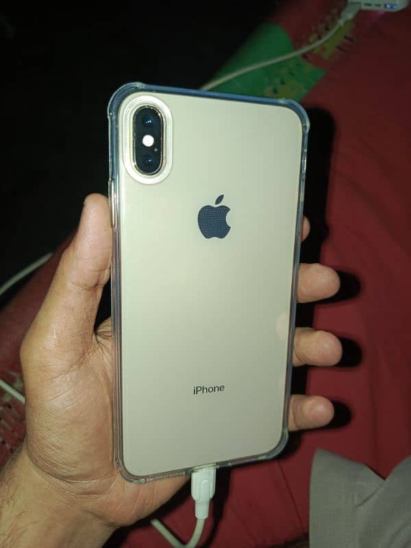 I phone xs max non pta 256gn factory unlocke. 1