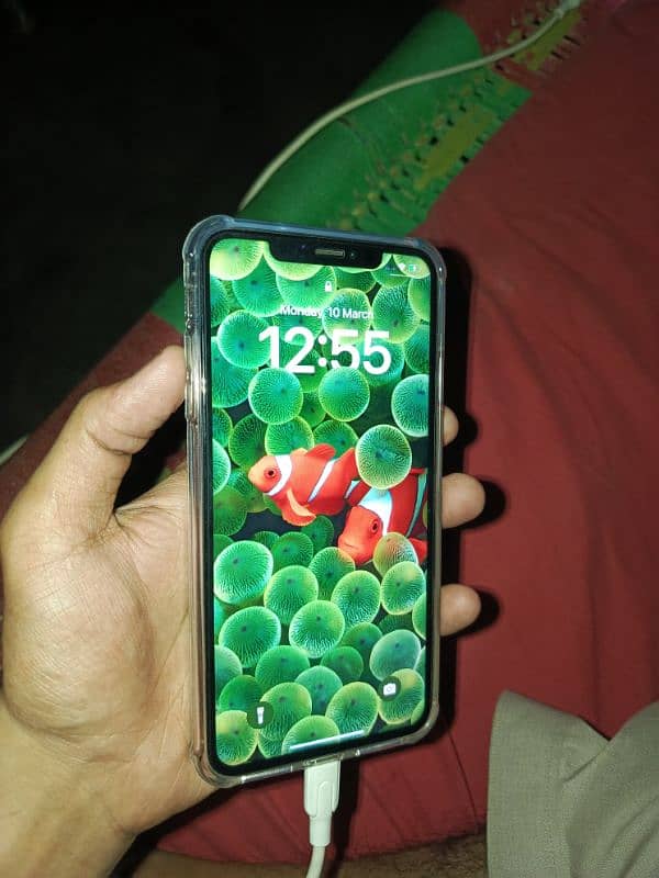 I phone xs max non pta 256gn factory unlocke. 4