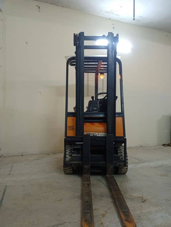 Electric Forklift Rental in Lahore 2