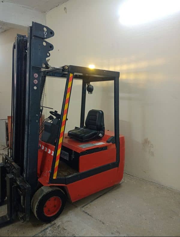 Electric Forklift Rental in Lahore 3