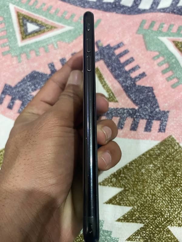 iPhone 7 128GB Non-PTA 4