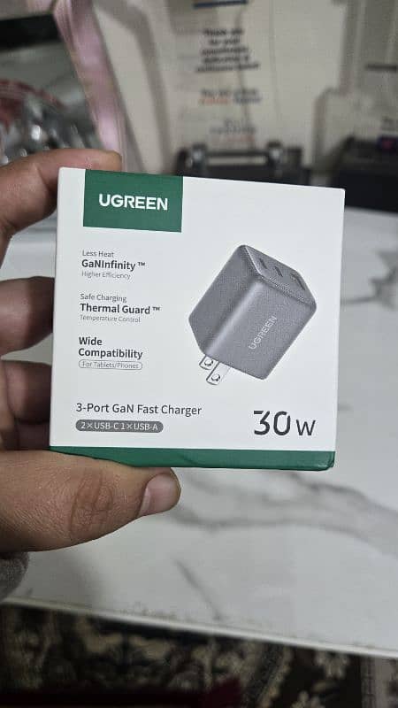 Ugreen 30watt gan charger 3ports 4