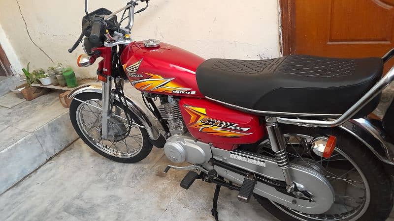 Honda 125 . biometric majood hai 8