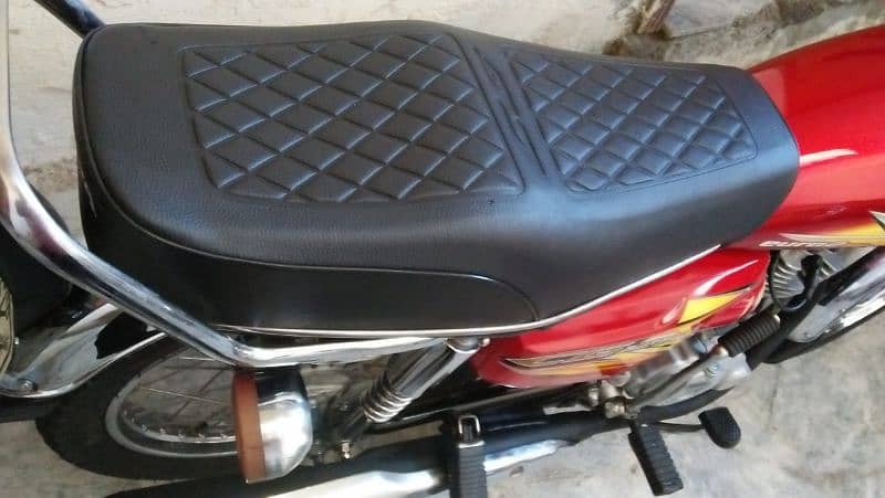 Honda 125 . biometric majood hai 15