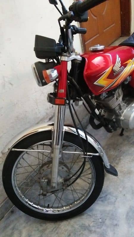 Honda 125 . biometric majood hai 18