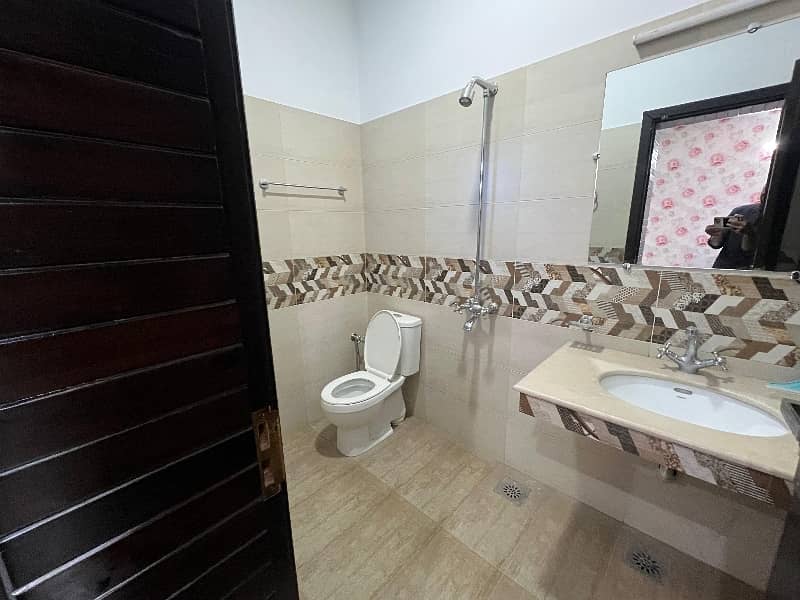 10 marla Upper portion available for Rent G-13/4 contact:-0347-7163075 6