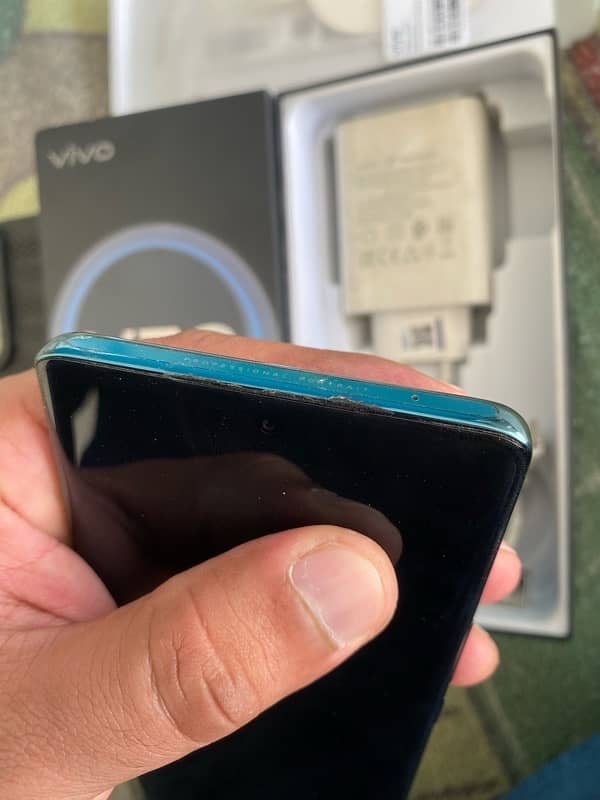 Vivo V30 4