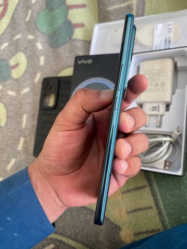 Vivo V30 8