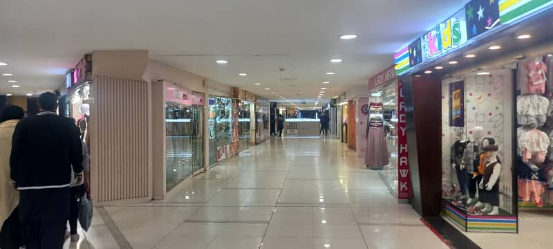 Shop Of 117 Square Feet Is Available For Sale In Tariq Road 12