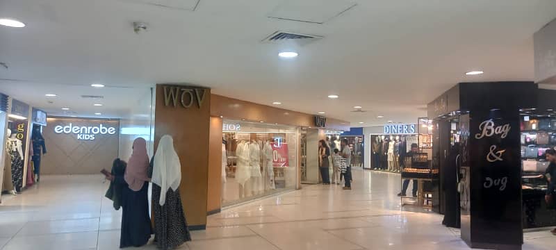 Shop Of 117 Square Feet Is Available For Sale In Tariq Road 20