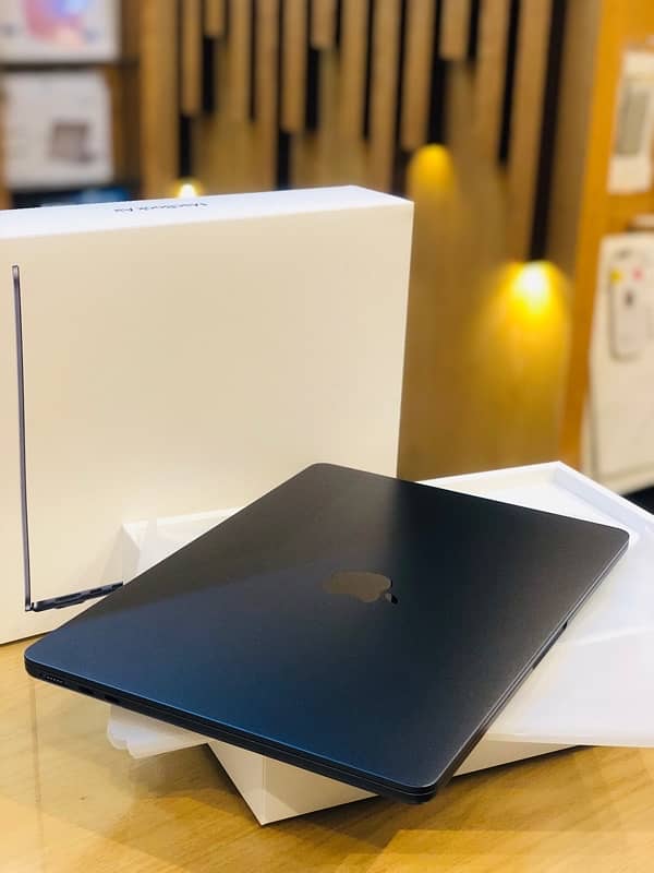 mac book air m3  16 ,256 13. inch display 2