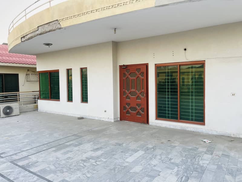 1 kanal upper for rent separate entrance 1